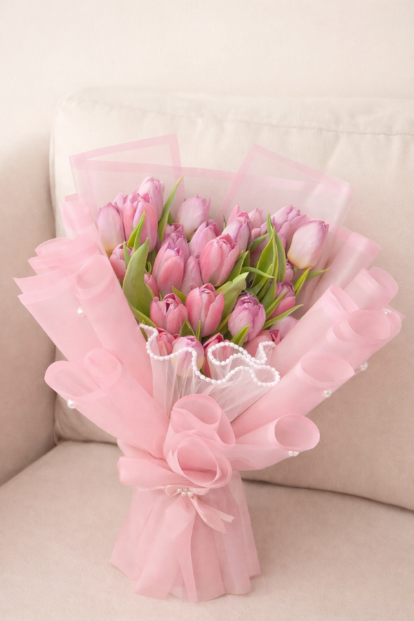 this is a pink tulip bouquets design by mdzamar from zamarqa.com flower shop in doha qatar